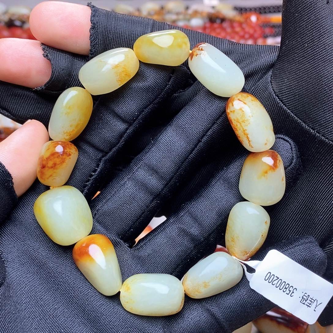 钢***司和田玉未镶嵌手链