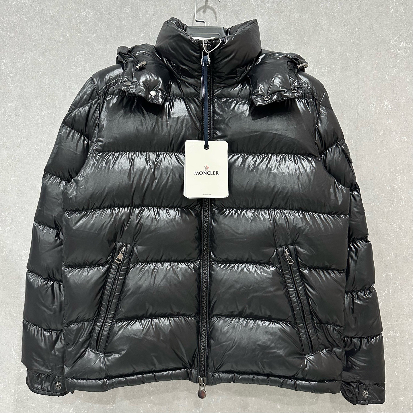 未使用 MONCLER Maya系列黑色经典款羽绒服 2码/006453