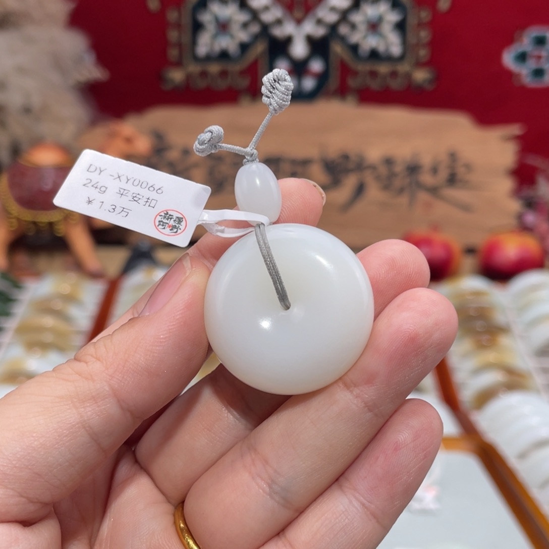 颈饰未镶嵌和田玉细柔光羊脂白玉30直径天然和田玉平安扣