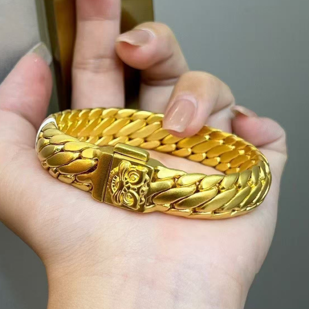 合金手链 男士爆款的磨砂三马鞭手链