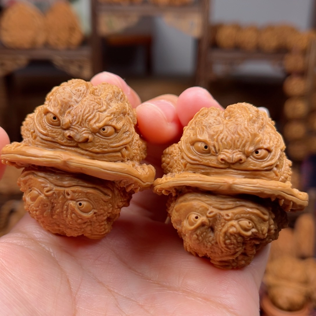 核桃把件龙蟾金蟾