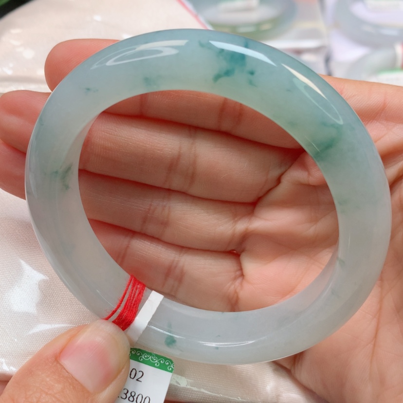 【闪购商品】翡翠手镯未镶嵌人****泪天然翡翠手镯