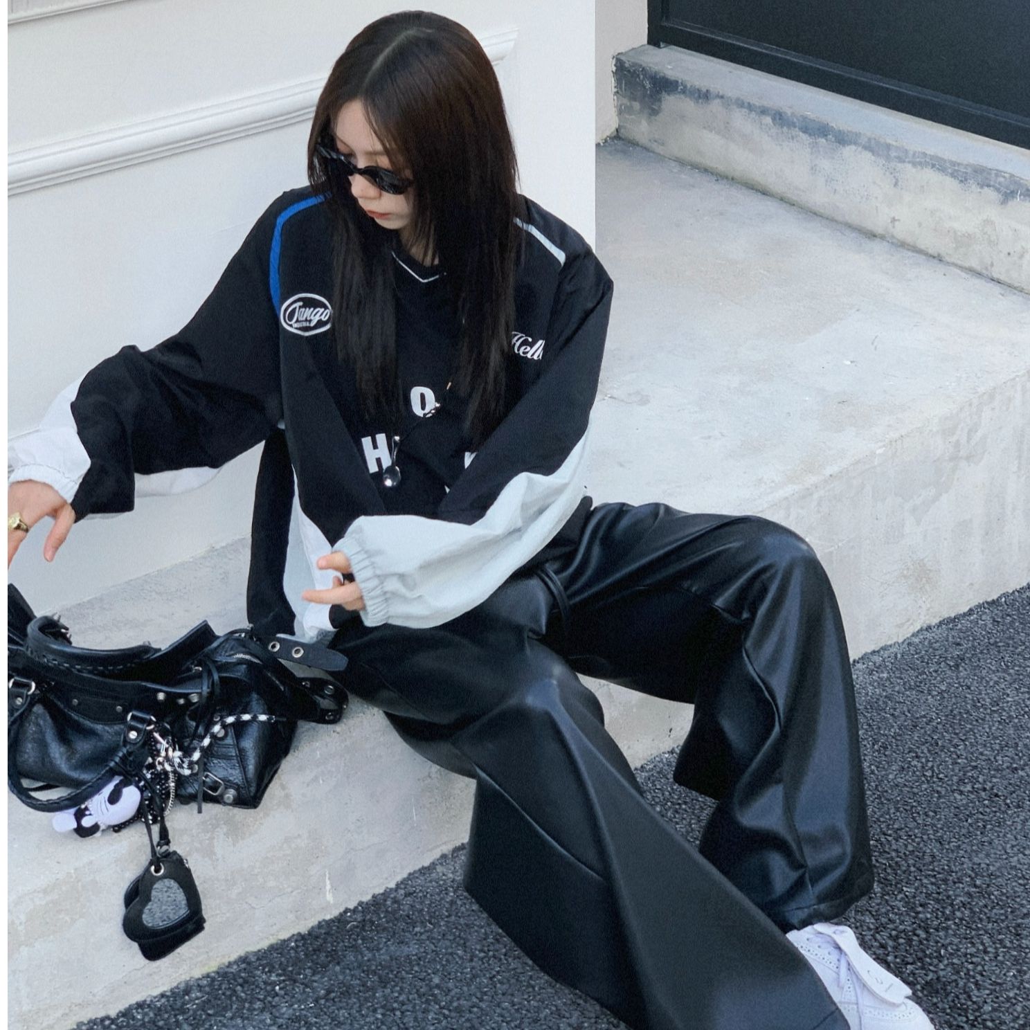 HELLOTANGO《幕后玩家》美式复古字母印花撞色V领球服卫衣84838#