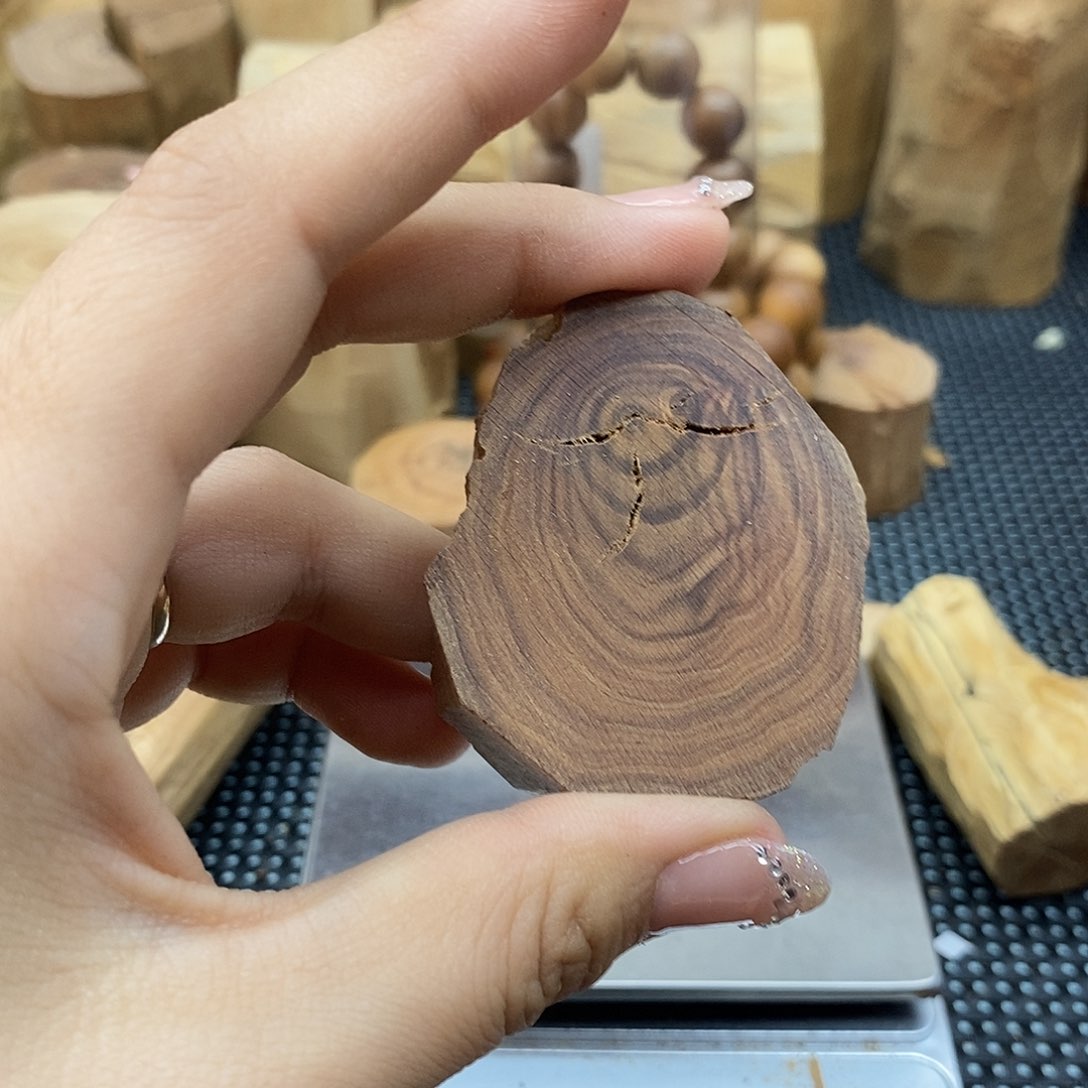 木妥*滴老山檀香木料木料