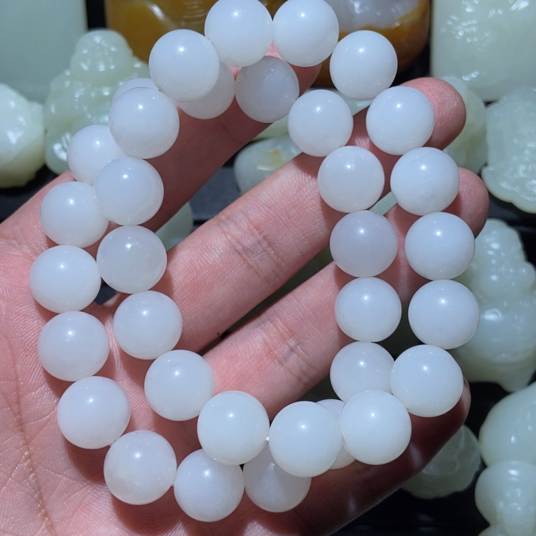 昆***石和田玉未镶嵌颈饰