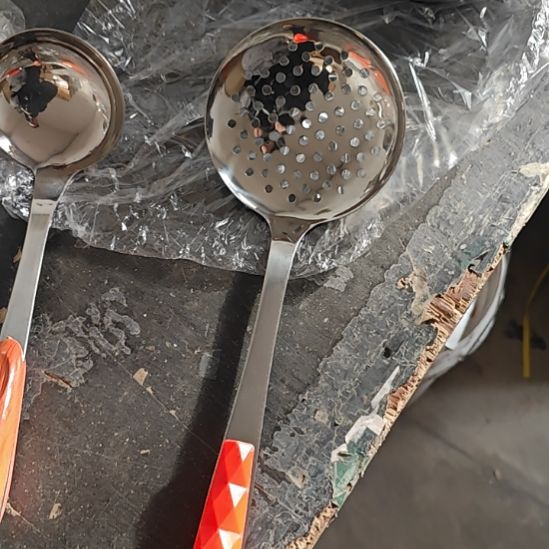 漏勺，，，，，，，，一个