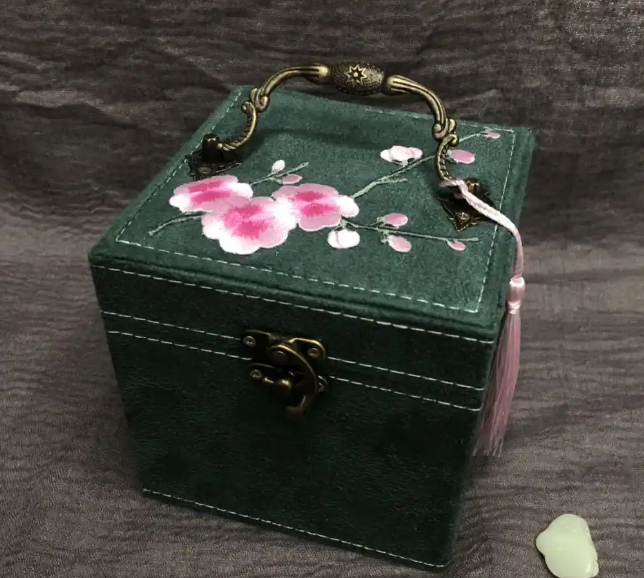 编码2204刺绣盒子（代拍链接）