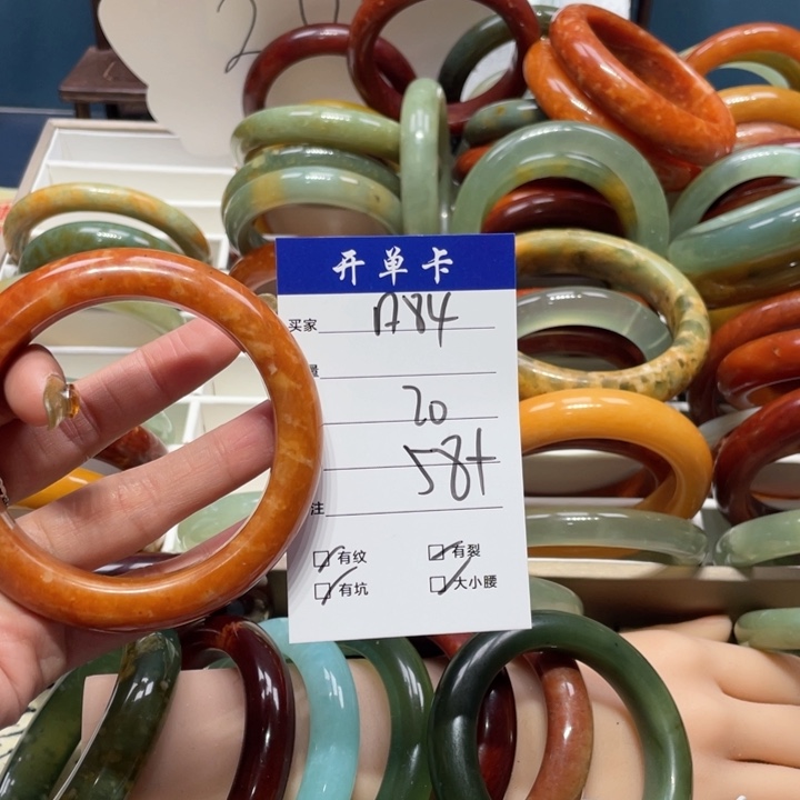 蛇纹石玉手镯未镶嵌A*水