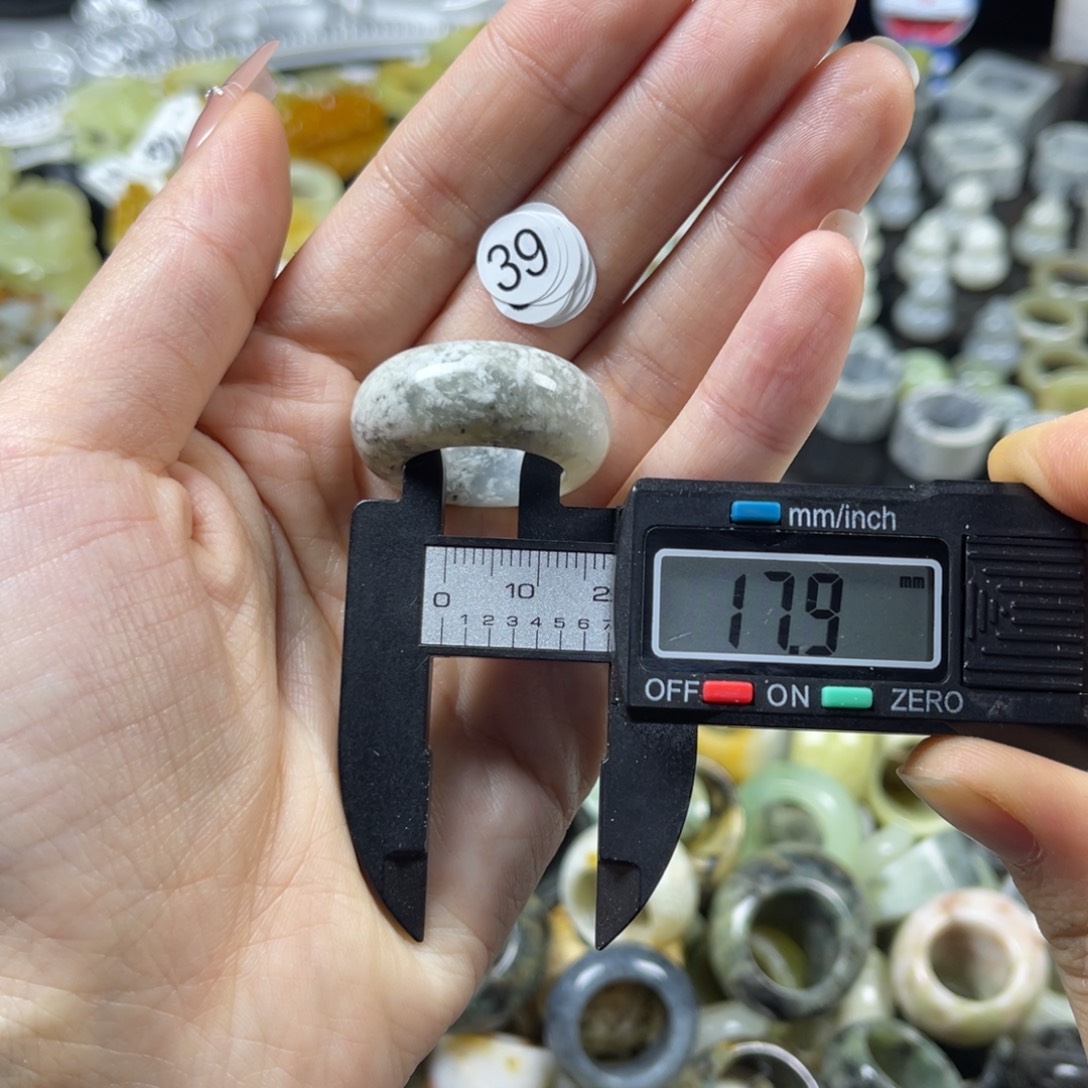 蛇纹石玉未镶嵌戒指