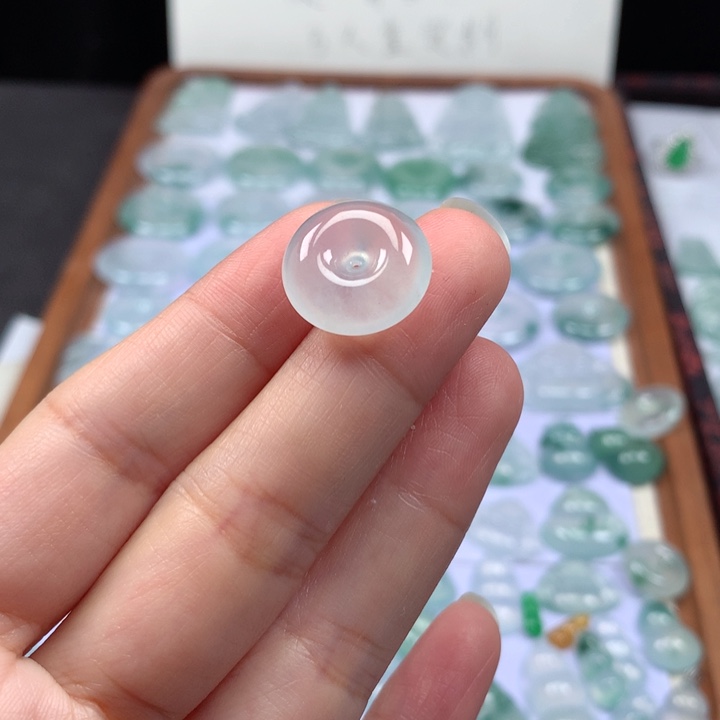 颈饰未镶嵌翡翠冰种肥扣子