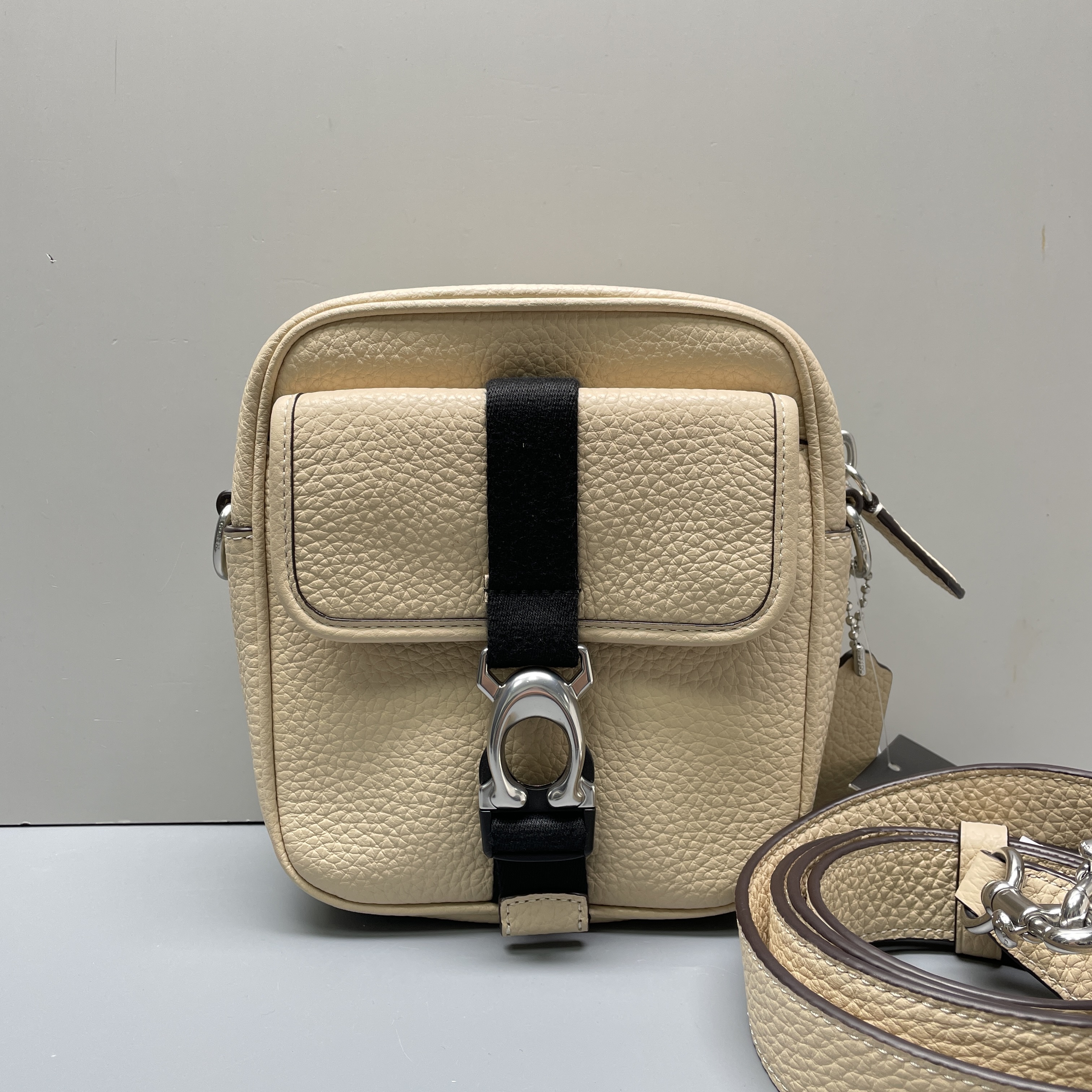 95新 COACH/蔻驰 beck15米色相机斜挎包15*17*7cmE113008相机包
