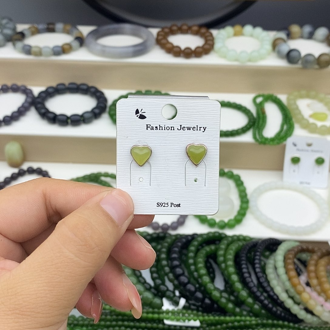 和田玉未镶嵌耳饰