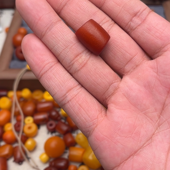 小***兔琥珀未镶嵌裸石蜜蜡马蹄