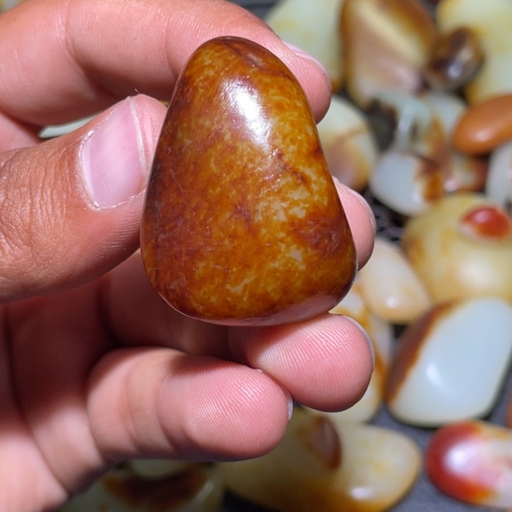 和田玉颈饰未镶嵌35.9克原籽无修