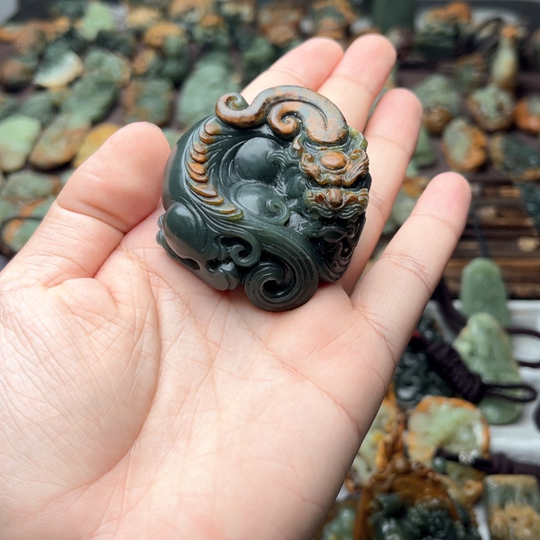 岫岩河磨玉（透闪石质玉）未镶嵌颈饰