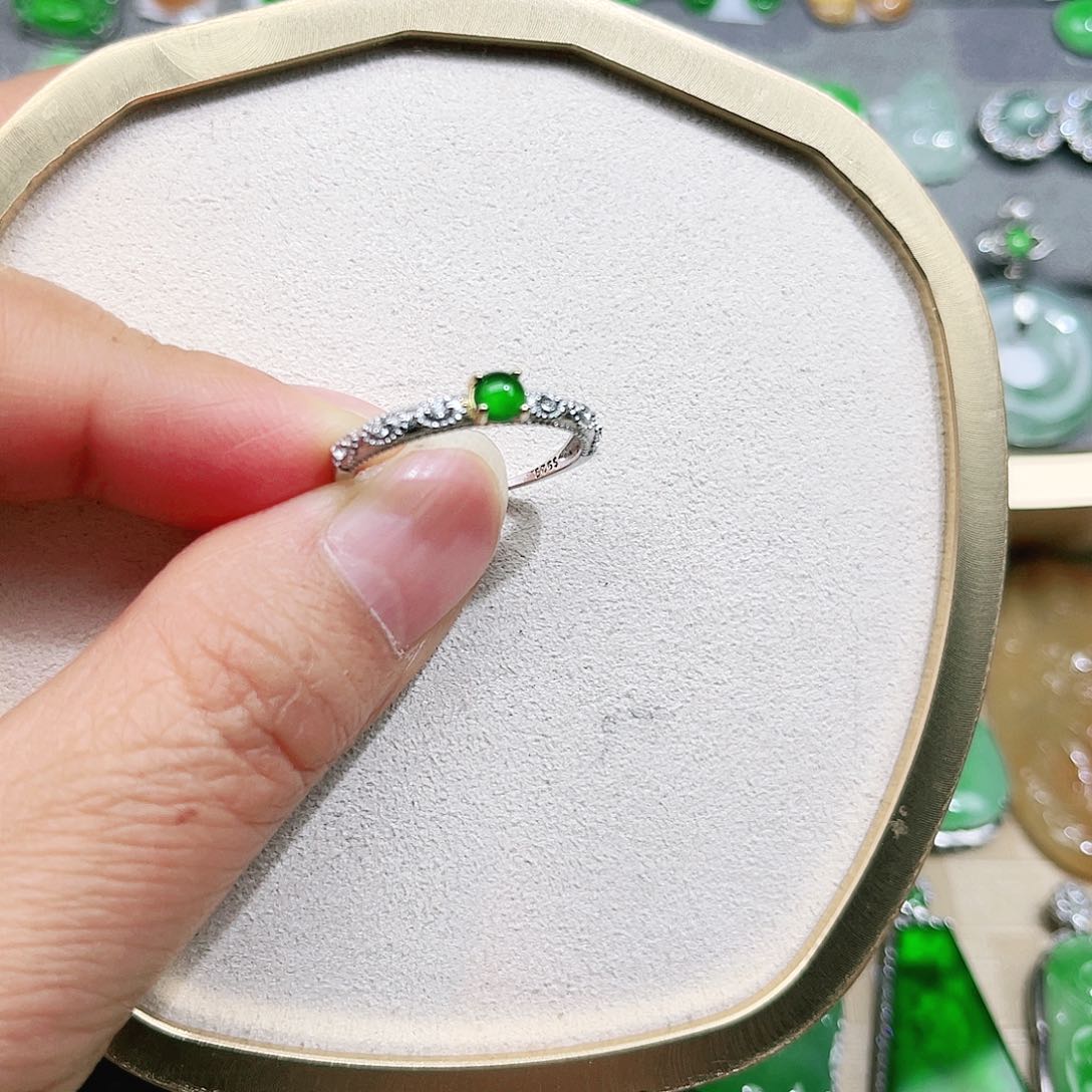 翡翠颈饰未镶嵌裸石