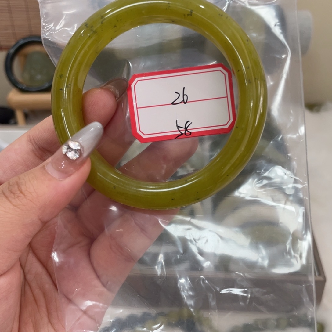 蛇纹石玉手镯未镶嵌