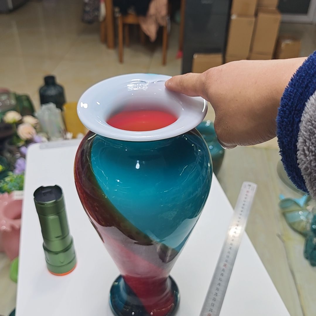 高35口8微瑕琉璃造型花瓶