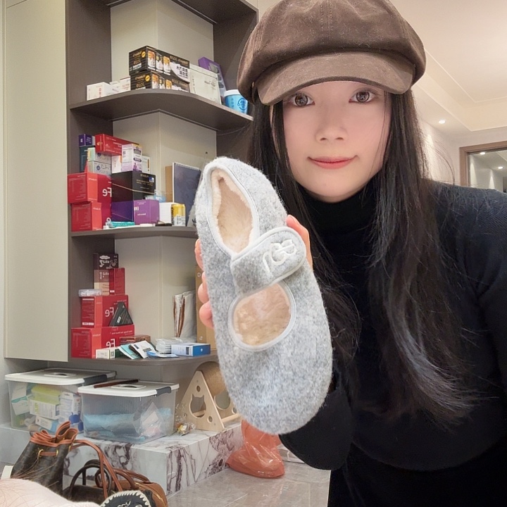 锦纶可爱的灰色毛毛鞋