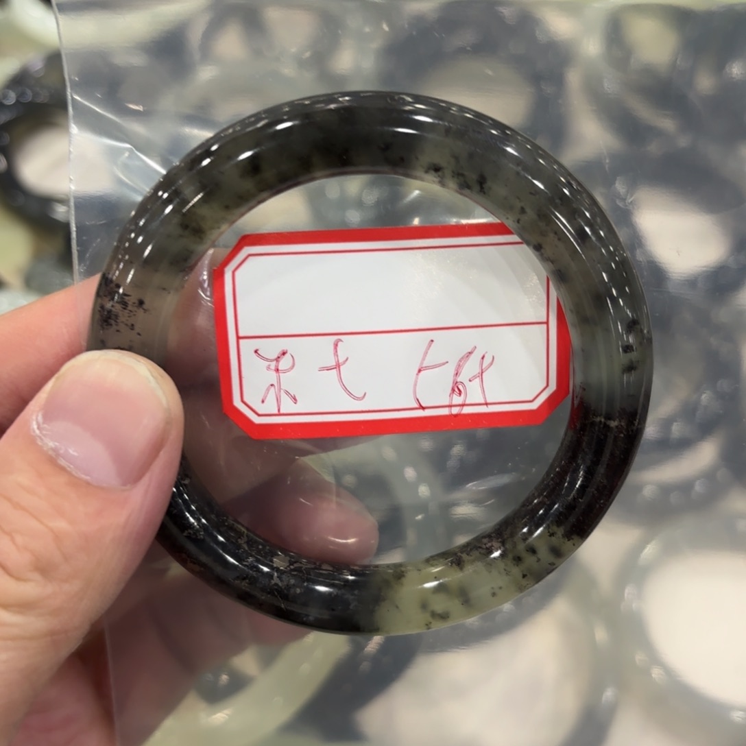 蛇纹石玉手镯未镶嵌米*?