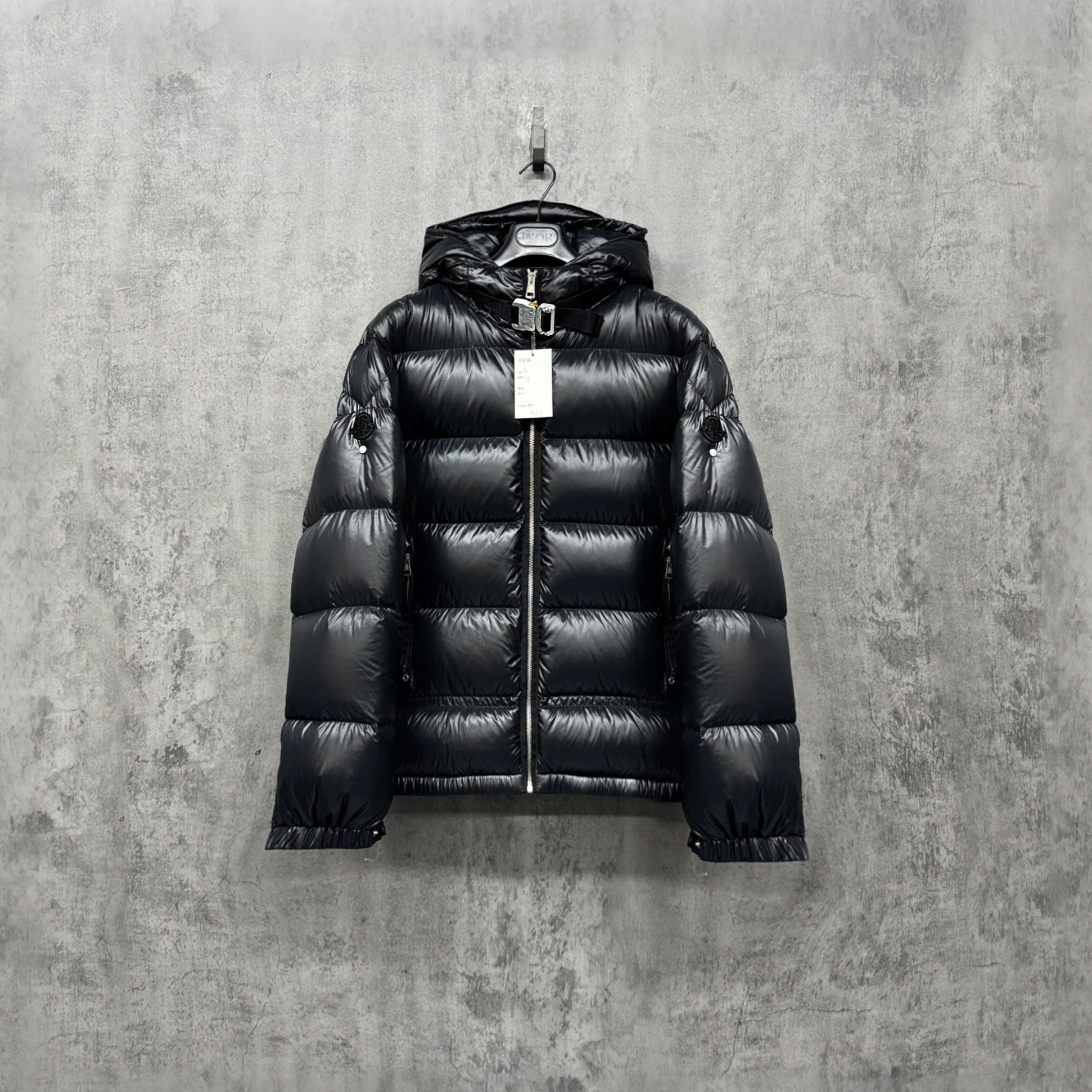 未使用 MONCLER 蒙口Alyx锁扣双袖标Logo重磅羽绒服/SK052/1码