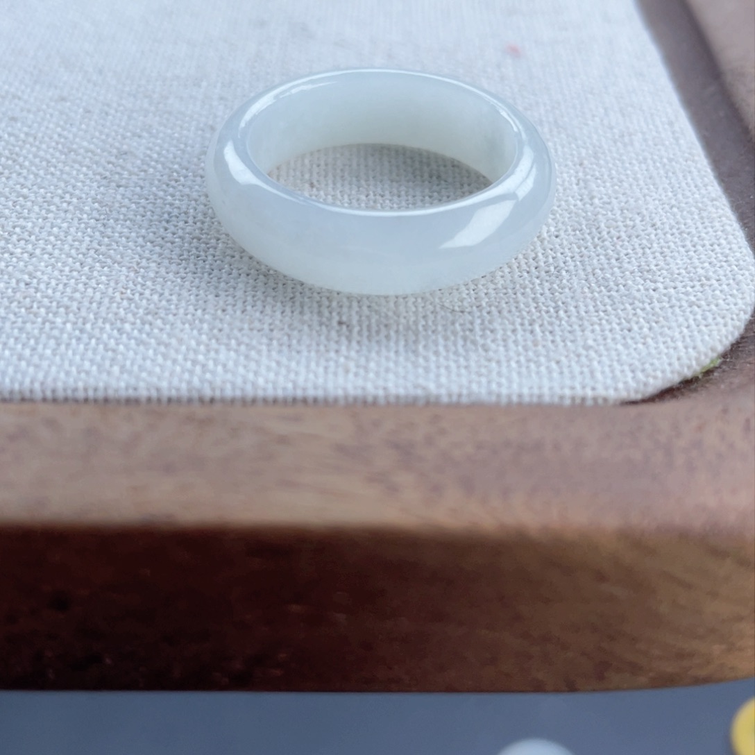 翡翠未镶嵌戒指16 号 港码 17