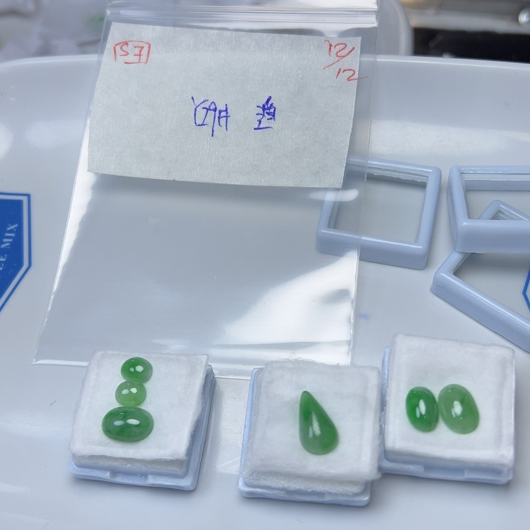 遁***灵定制翡翠未镶嵌翡翠