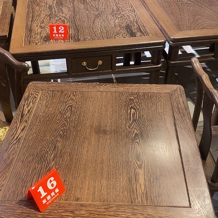 绒质实木餐桌吃饭桌子