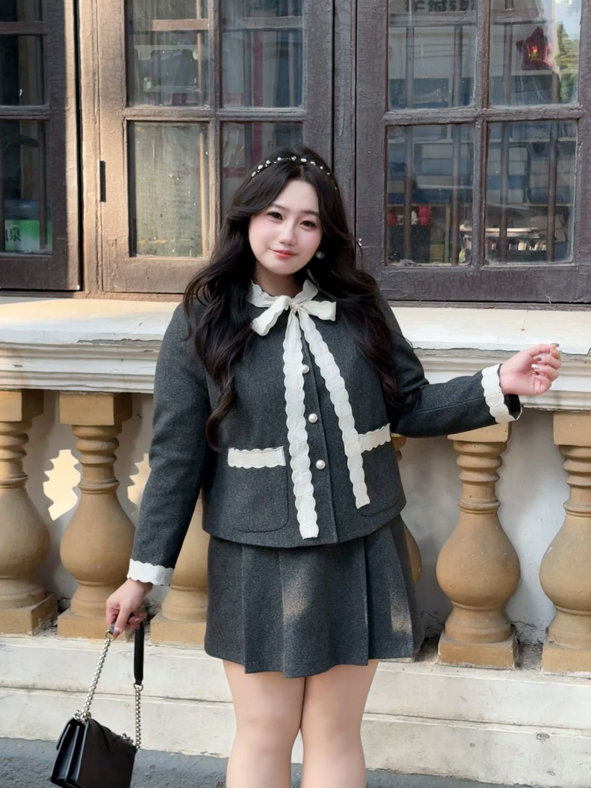 52045名媛气质小香风毛呢装2025冬季新款蕾丝蝴蝶结大码夹棉套装