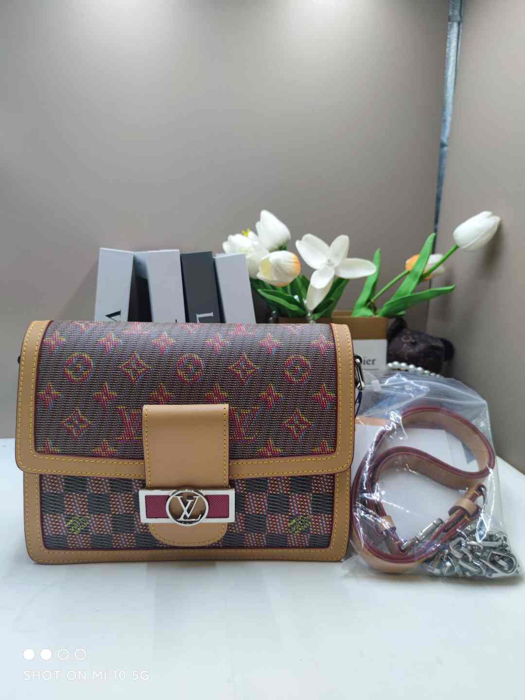 99新 LouisVuitton/路易威登 茉上/中号秀款达芙妮 链条包