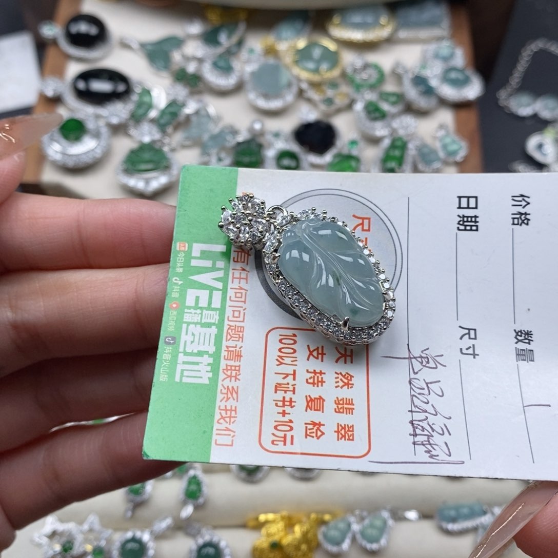 翡翠颈饰未镶嵌翡翠