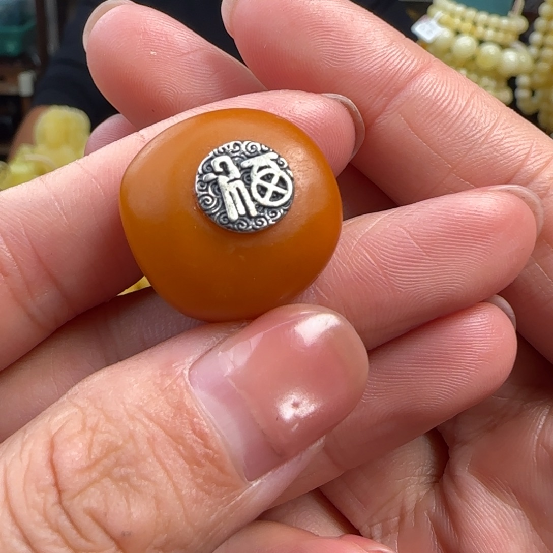 蜜蜡未镶嵌珠宝奇石
