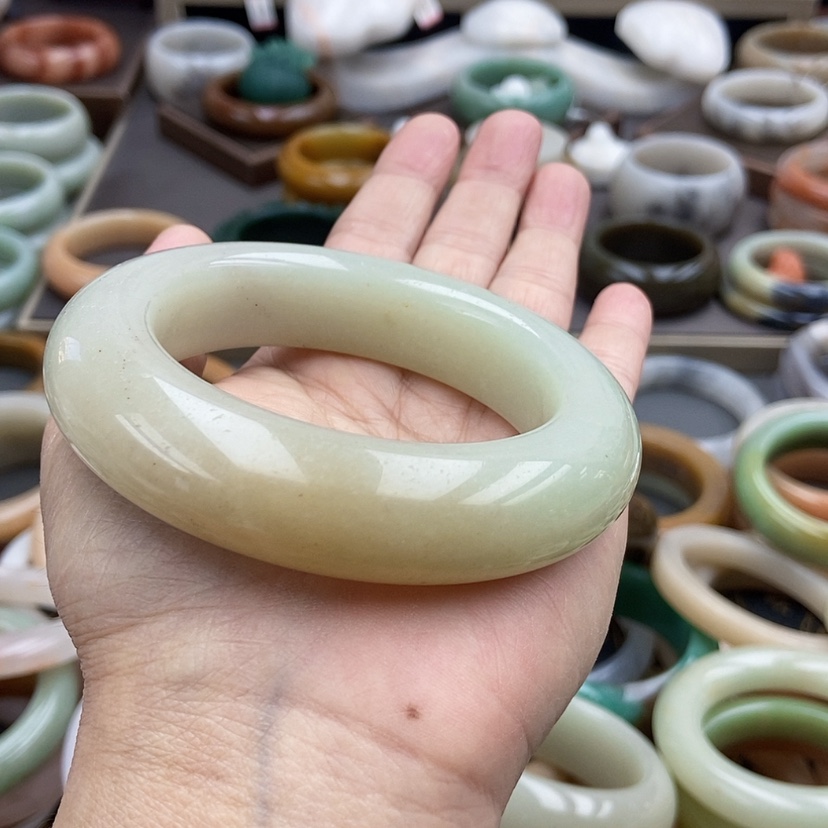 【闪购商品】石英质玉手镯58未镶嵌冬**雨