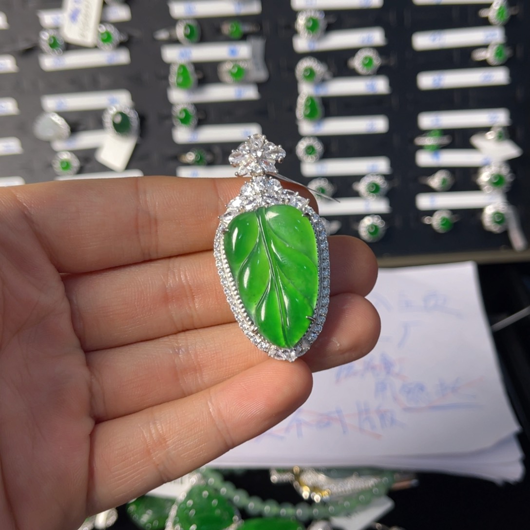 翡翠戒指银S925镶嵌翡翠叶子