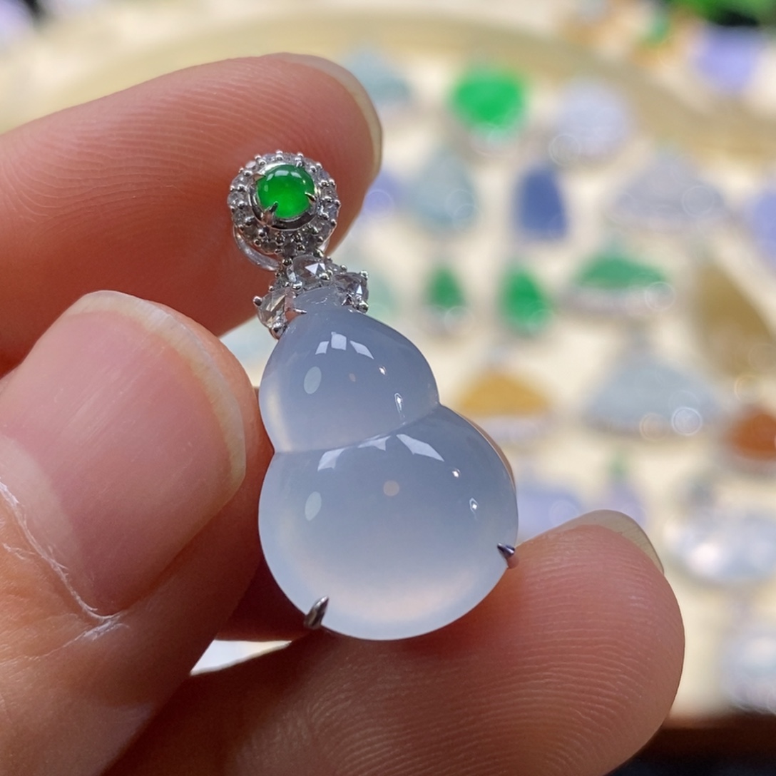 翡翠18K金镶嵌颈饰