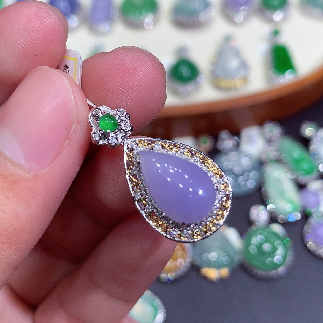 翡翠吊坠(不含链)18K金镶嵌