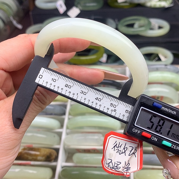 蛇纹石玉手镯未镶嵌492