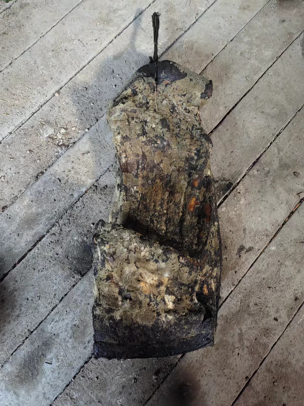 湖北恩施高山柴火烟熏土猪老腊肉