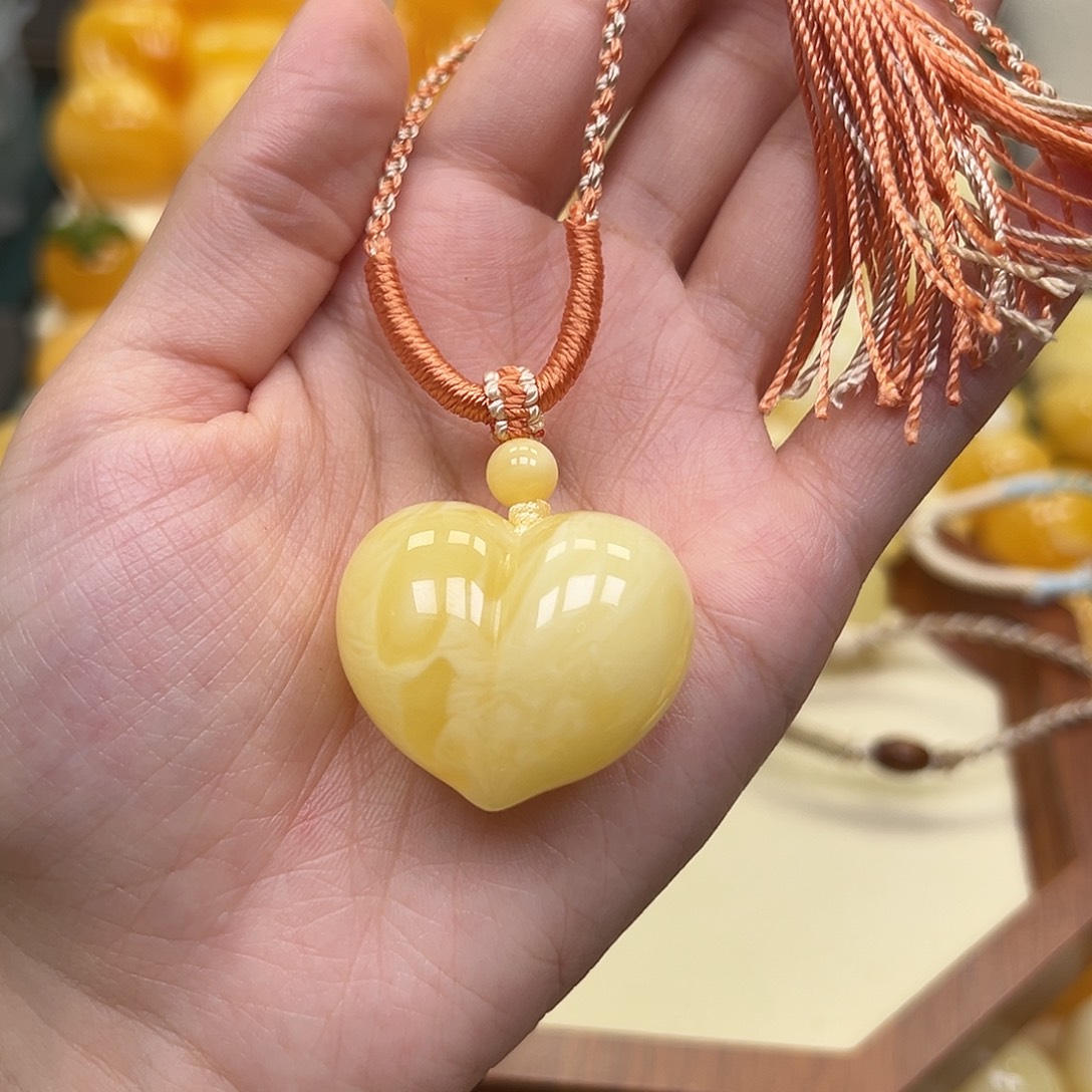 琥珀未镶嵌颈饰蜜蜡