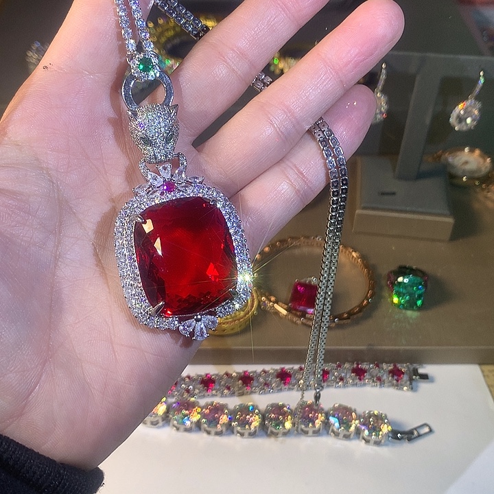 非金属70吊坠。           