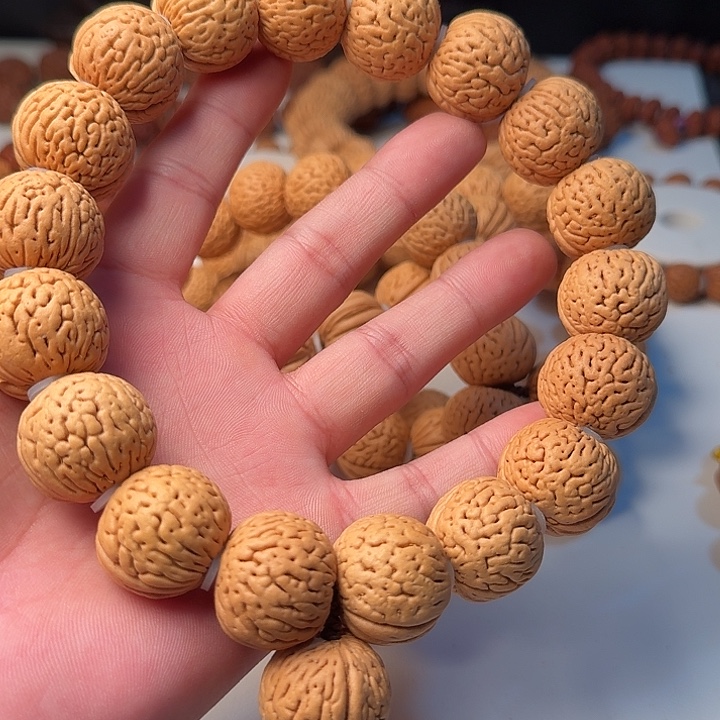 吊坠桃核白月光23mm手持19粒