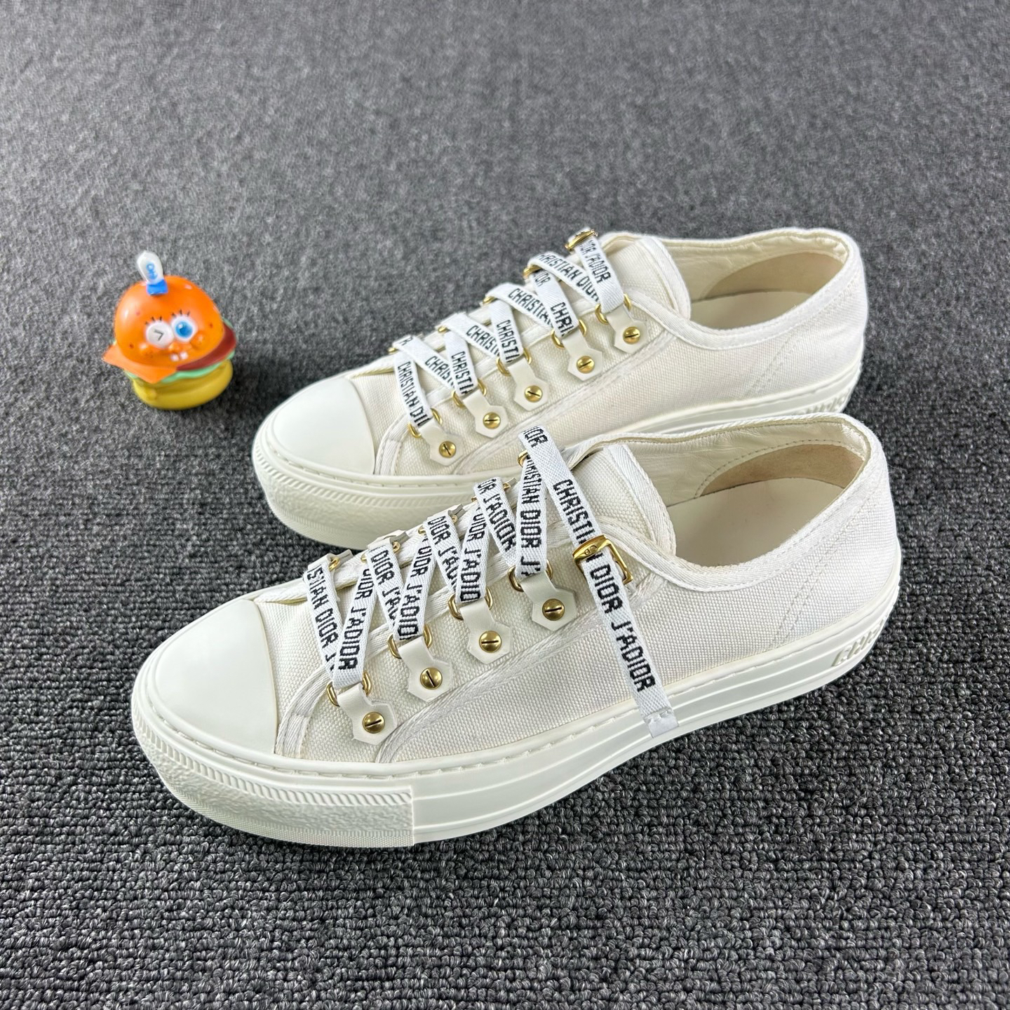 95新 DIOR/迪奥 白色标语板鞋36码 HB5433 