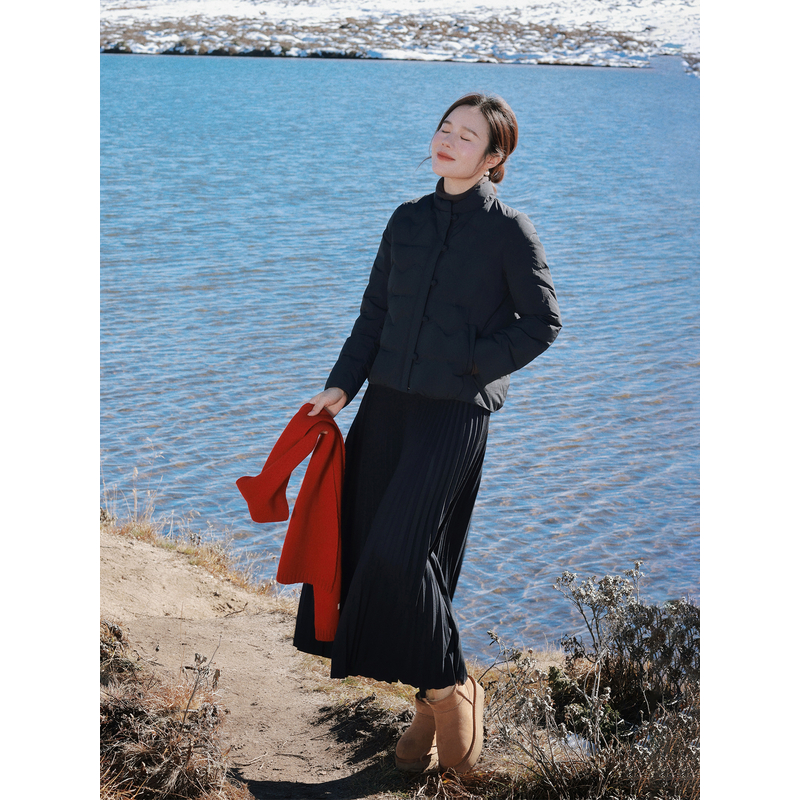 红念黑色羽绒服女短款轻薄小个子冬装2025年新款气质鸭绒外套上衣