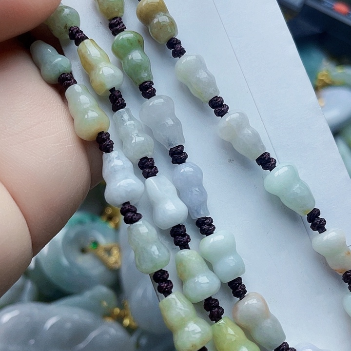 翡翠未镶嵌颈饰好