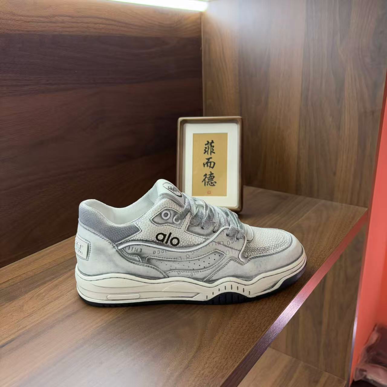 【菲而德新款888萱萱】2025爆款轻奢时尚休闲轻盈百搭舒适手工潮鞋