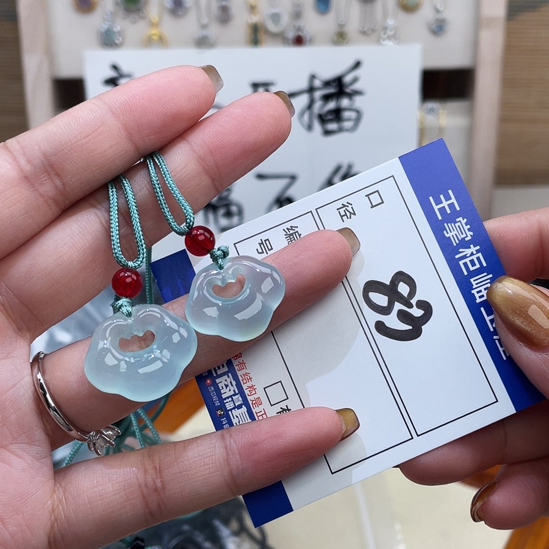 岫玉未镶嵌吊坠吊坠多样性，发一件