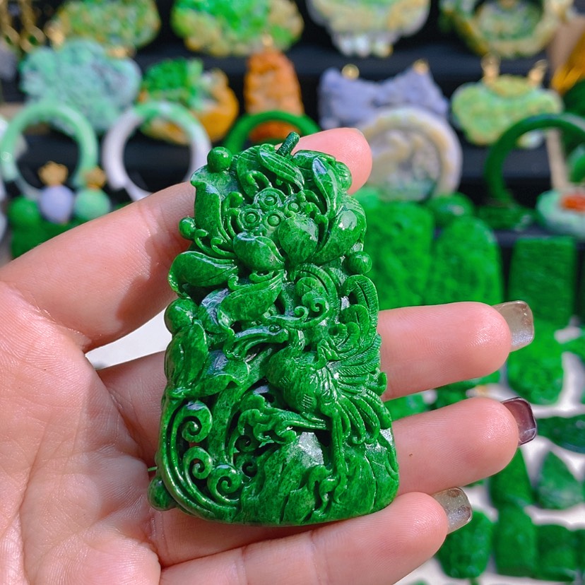 【闪购商品】翡翠颈饰未镶嵌和和美美