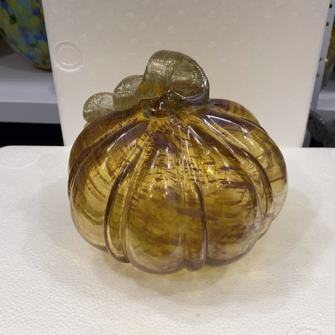 琉璃微瑕大南瓜一个