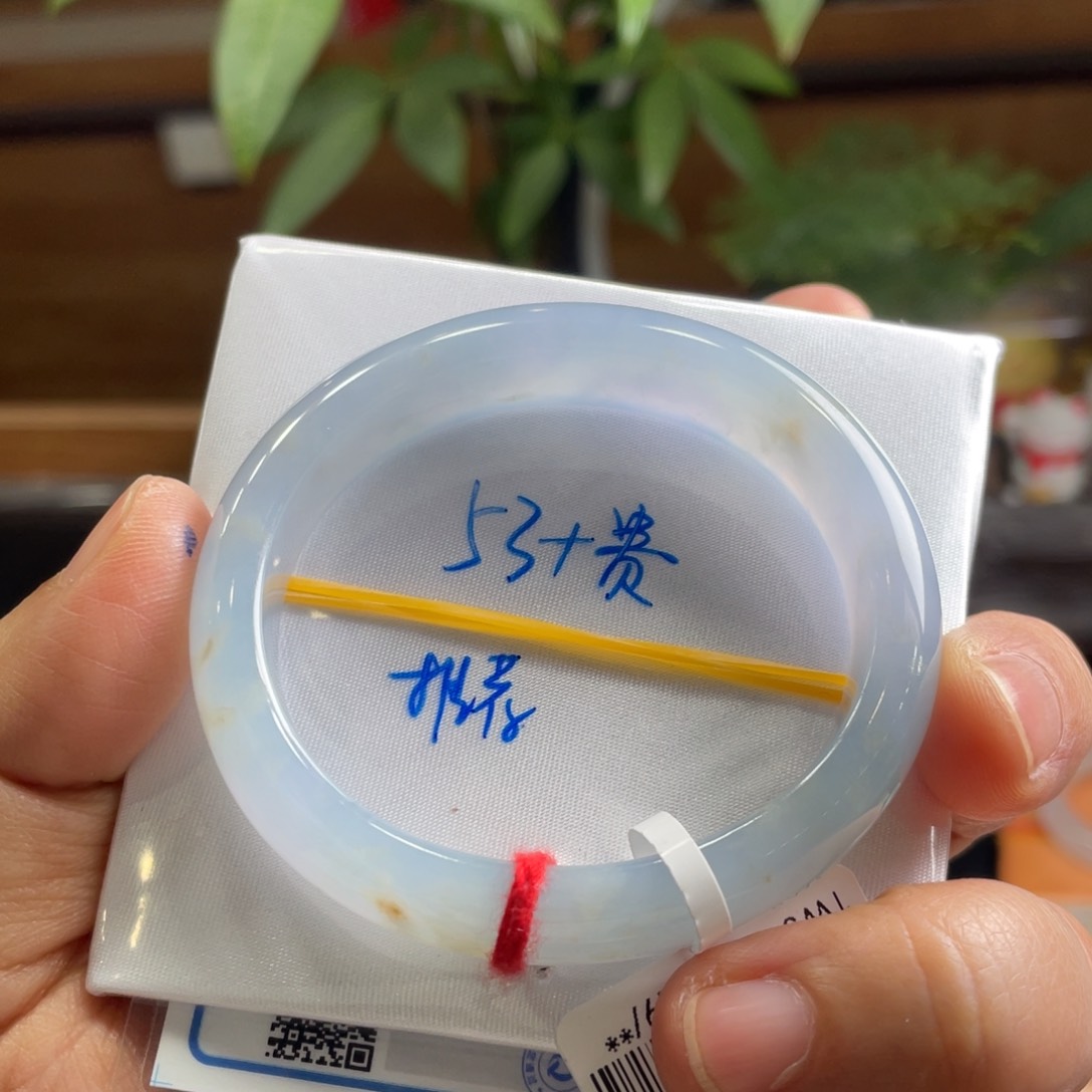 翡翠手镯未镶嵌翡翠