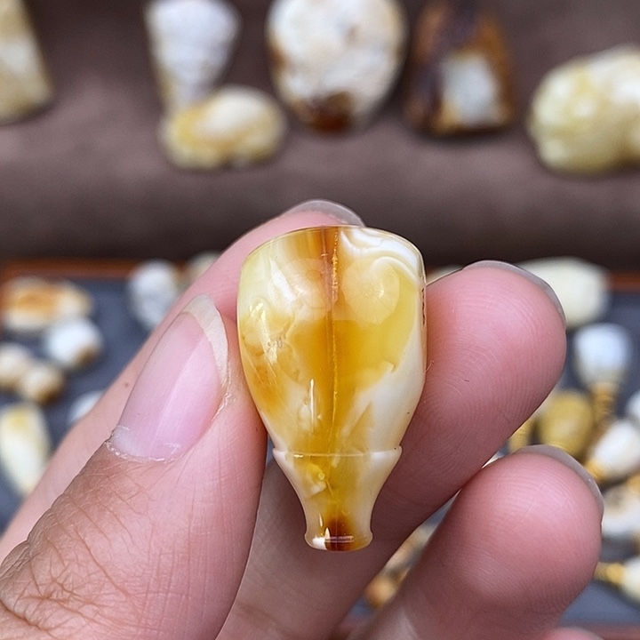 琥珀裸石未镶嵌14三通p44